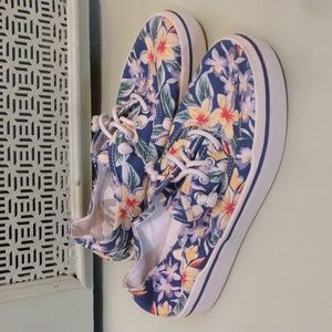 Women's MajLove size 6 floral Hawaiian print boat dock sneaker